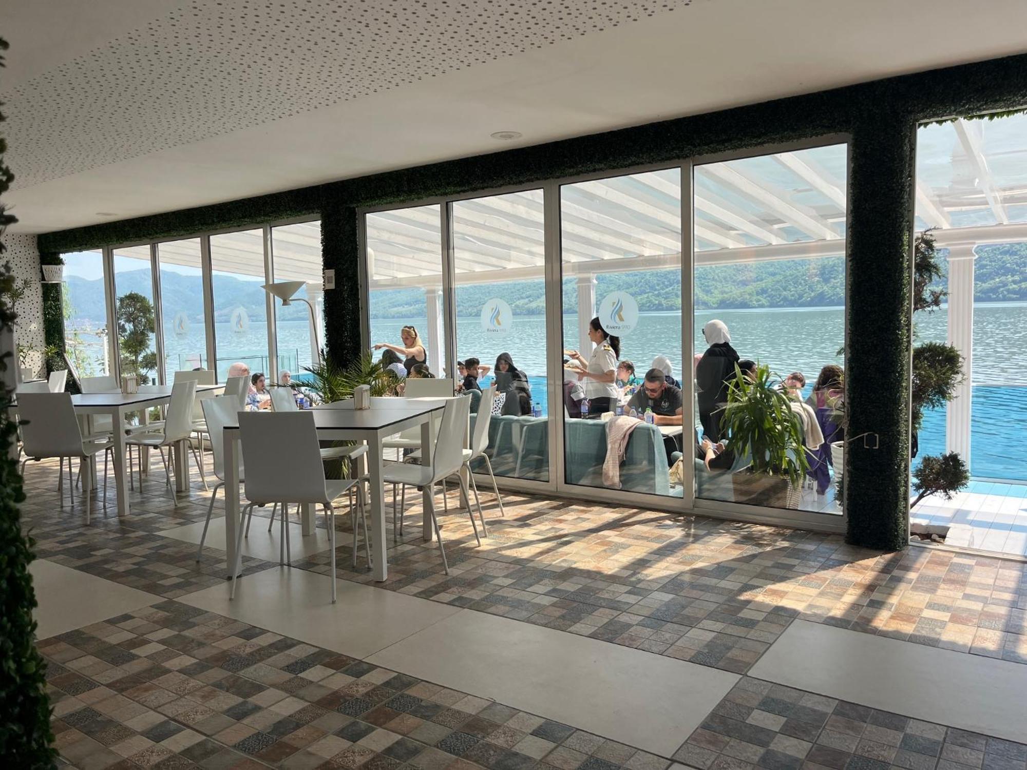 Riviera 990 - Resort & Restaurant Ieşelniţa Exteriér fotografie