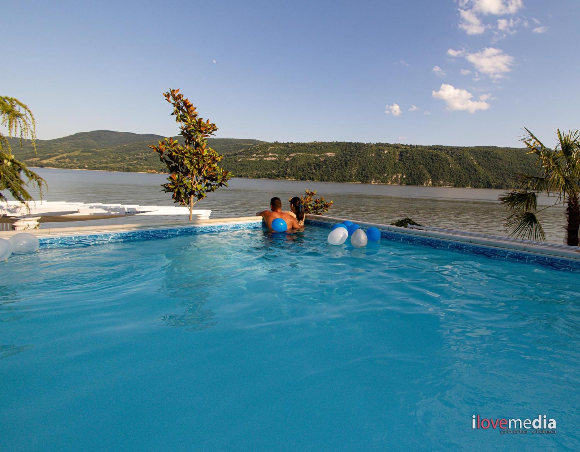 Riviera 990 - Resort & Restaurant Ieşelniţa Exteriér fotografie