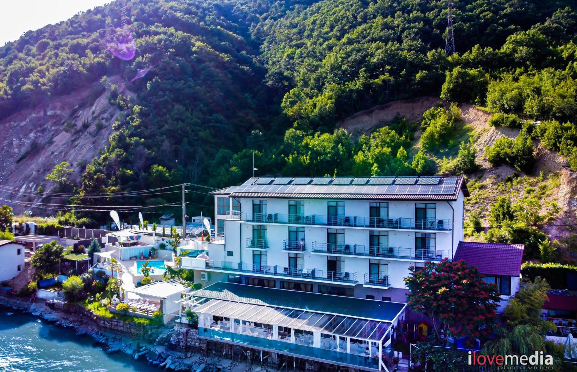 Riviera 990 - Resort & Restaurant Ieşelniţa Exteriér fotografie